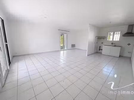 villa de plain-pied  type t4 jardin 405 m2 et garage