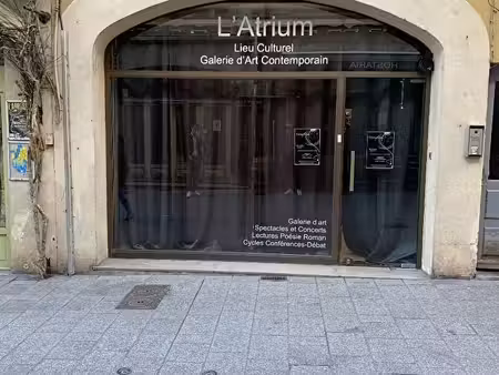 local commercial centre ville