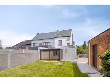 maison 3 faç. (4 ch.) avec jardin et garage