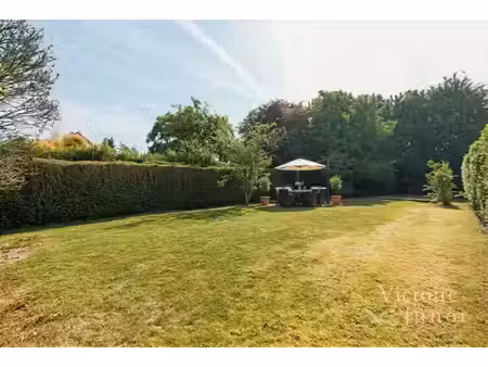 charmante maison avec grand jardin et garage