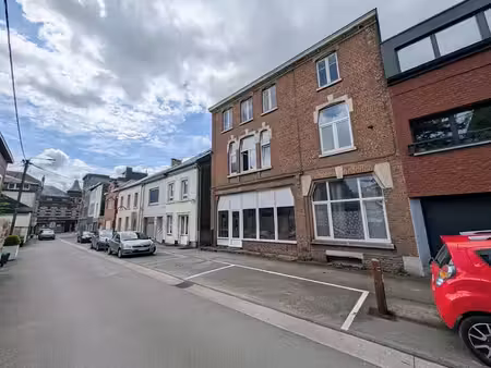 immeuble de 4 unités dans une rue calme
