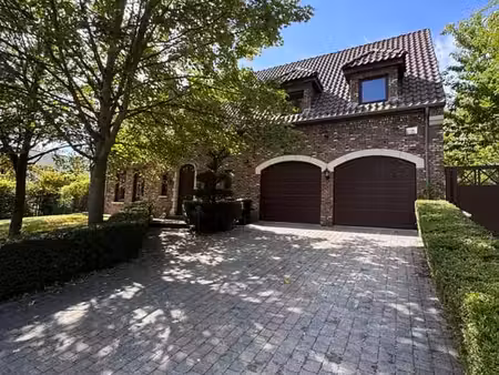 villa de charme sur ± 42 ares dans un environnement prisé