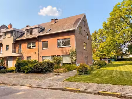 spacieuse maison (332 m²) offrant un immense potentiel!