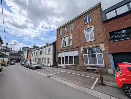 immeuble de 4 unités dans une rue calme