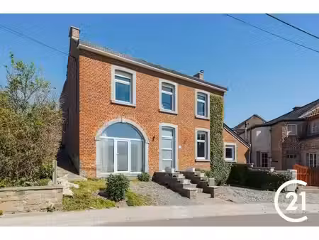 vaste maison 4 chambres avec beau jardin