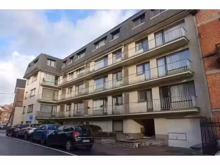 dans le centre d'enghien  à 2' de la gare et du parc