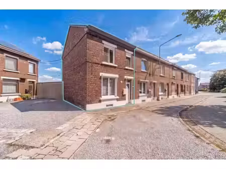 maison 3 facades avec 3 chambres avec terrasse et jardin