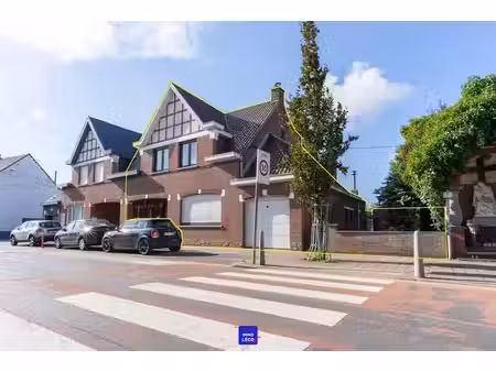 3 façades avec garage et jardin  excellent potentiel !
