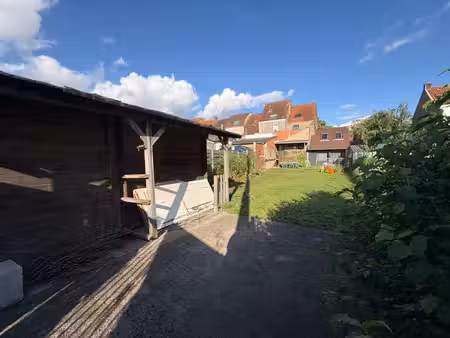 3 façades avec 4 chambres  2 garages et jardin
