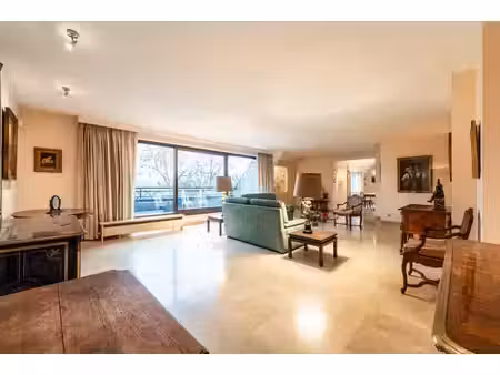 auderghem  quartier transvaal derrière la royale belge / mix