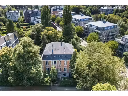 hôtel particulier de 1.060 m² sur 23 ares