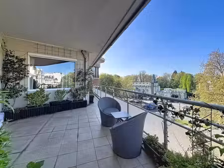 bel appartement avec terrasses et parking