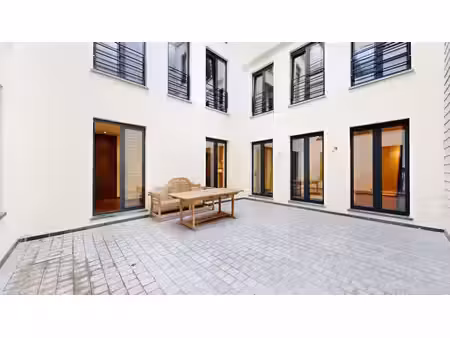 louise / flagey - loft / duplex avec cour