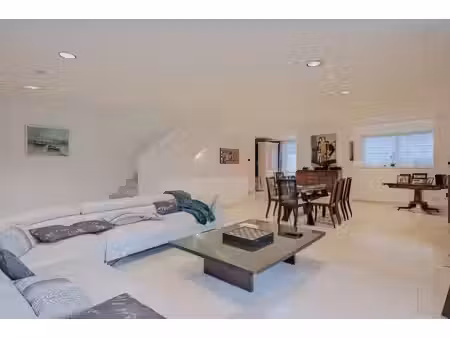châtelain: belle arrière maison 3 chambres  cour et terrasse
