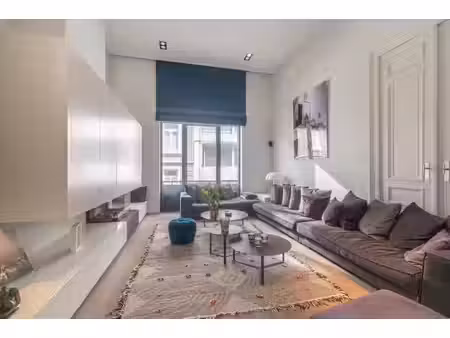 luxueuse propriété rénovée avec jardin et piscine