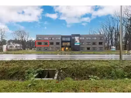 belle maison de retraite avec de bonnes finitions dans un en