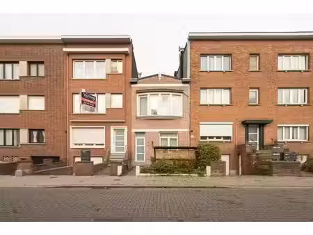 maison bien située avec jardin