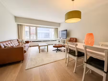 bel appartement de 2 chambres à coucher près de l'avenue lip