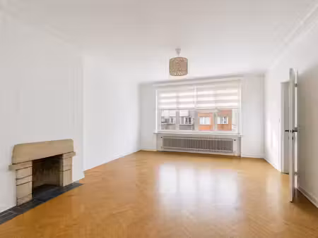 charles quint  bel appt 2ch rafraîchi de ± 95 m² – peb d