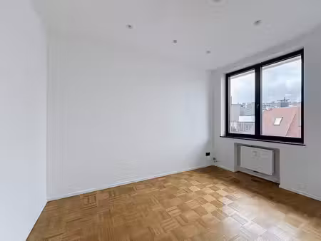 churchill / molière : superbe appartement remis à neuf