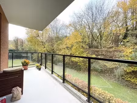 a proximité du métro et du shopping de roodebeek libre 2/11