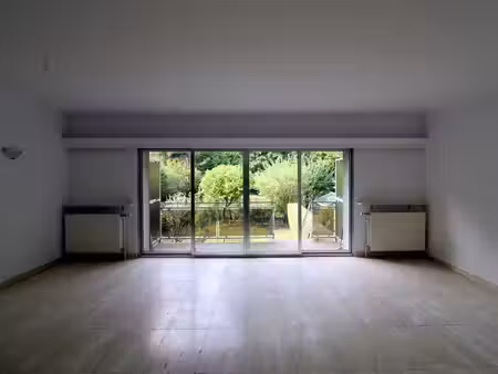 appartement 2 chambres avec terrasse  jardin  et garage.