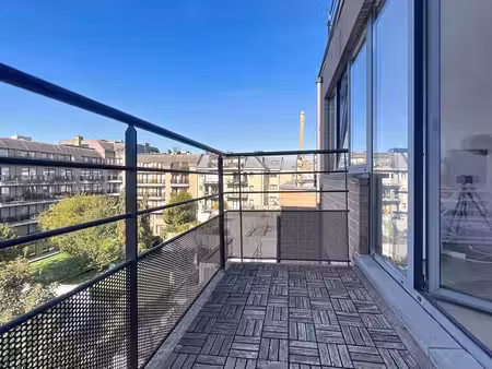 stockel - place dumont - bel appart 2 chambres + terrasse
