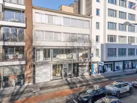 immeuble de rapport comprenant des appartements et des locau