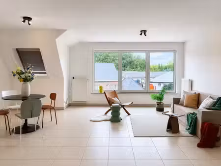 instapklaar en zonnig twee slaapkamer appartement in het ...