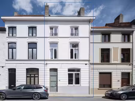 karaktervolle woning met 4 slaapkamers en zonnige stadstu...