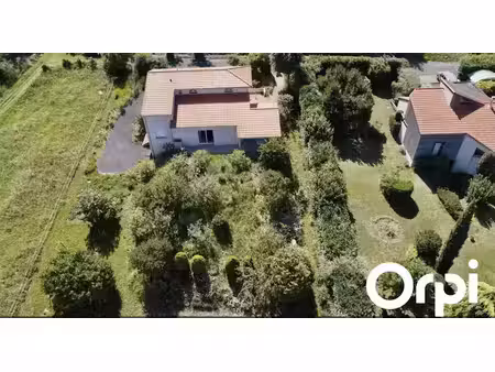 vente villa 5 pièces 163 m² à la roche-noire (63800)  385 000 €