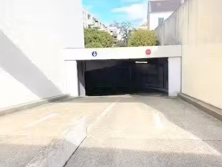 location parking à asnieres-sur-seine (92600)  160 €