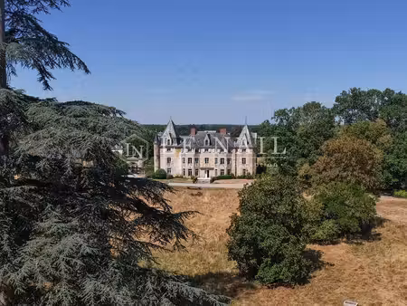 château xixe entouré d'un joli parc de 2 9 ha dans le maine