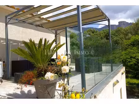 très jolie villa avec piscine & vue dégagée sur le mont gozzi.
