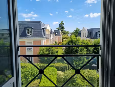 grand studio avec parking - proche centre / 15 min rer