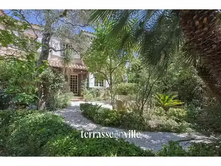 maison de luxe à vendre dans le quartier vieille chapelle