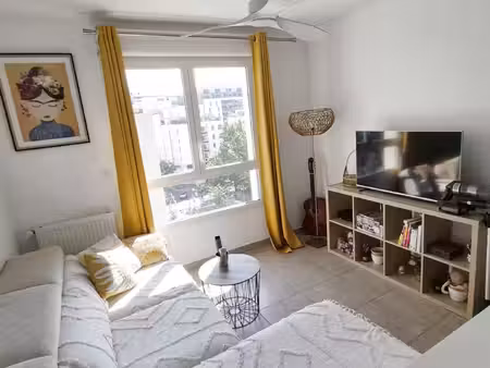 à louer t2 meublé 59 m2 7e étage vue dégagée marsei