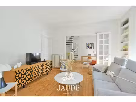 duplex entièrement rénové en dernier étage de 164m2 au sol 