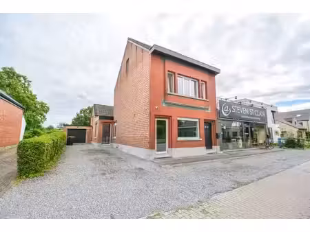 maison entièrement rénovée avec jardin ensoleillé près du ce
