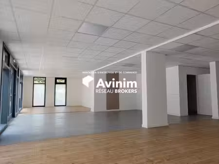 location commerce voiron 38500 111m²