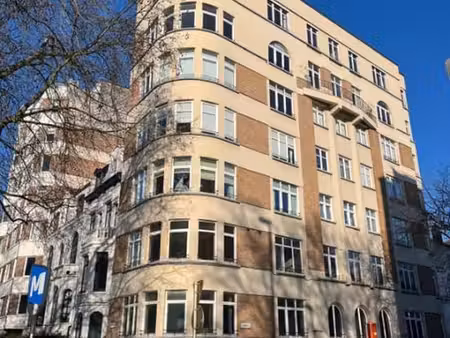180 m² renovated art deco office near metro station