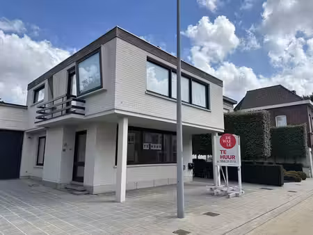 espace de bureau ou commercial à louer dans le centre de dee