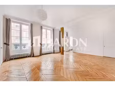 appartement de luxe à vendre dans le quartier clichy-trinité