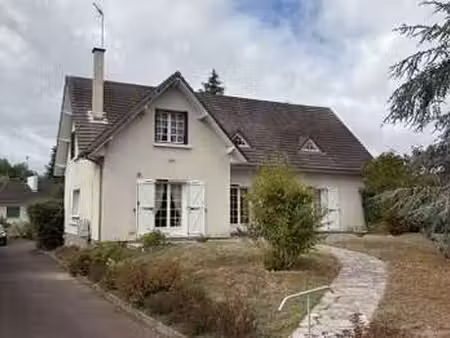 vente maison à mehun-sur-yèvre (18500) : à vendre / 158m² mehun-sur-yèvre