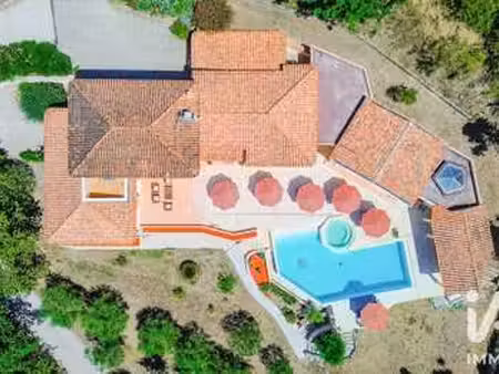 location maison piscine à châteauneuf-grasse (06740) : à louer piscine / 287m² châteauneuf