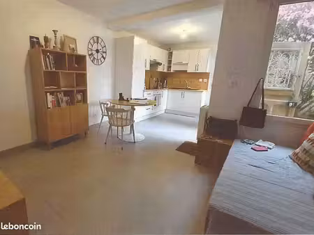 appartement t2 rénové et meublé - haut st brice