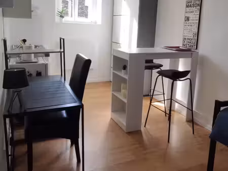 studio meuble tres lumineux