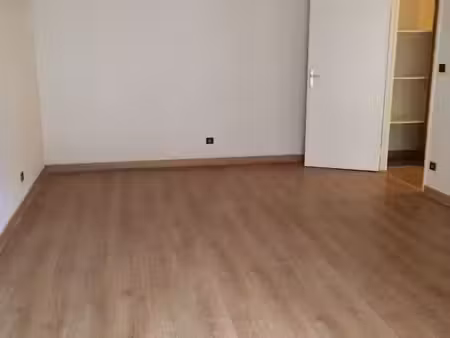 appartement 50 m² (parquet et carrelage) :