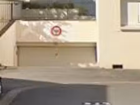 loue box fermé garage double dans sous-sol fermé