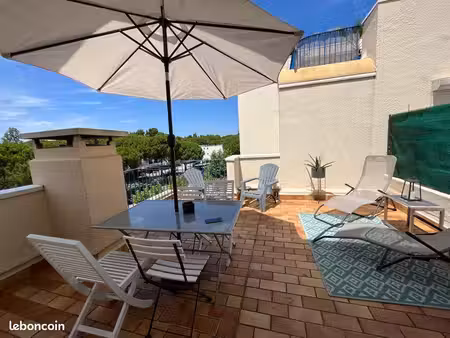 studio meublé - terrasse et parking